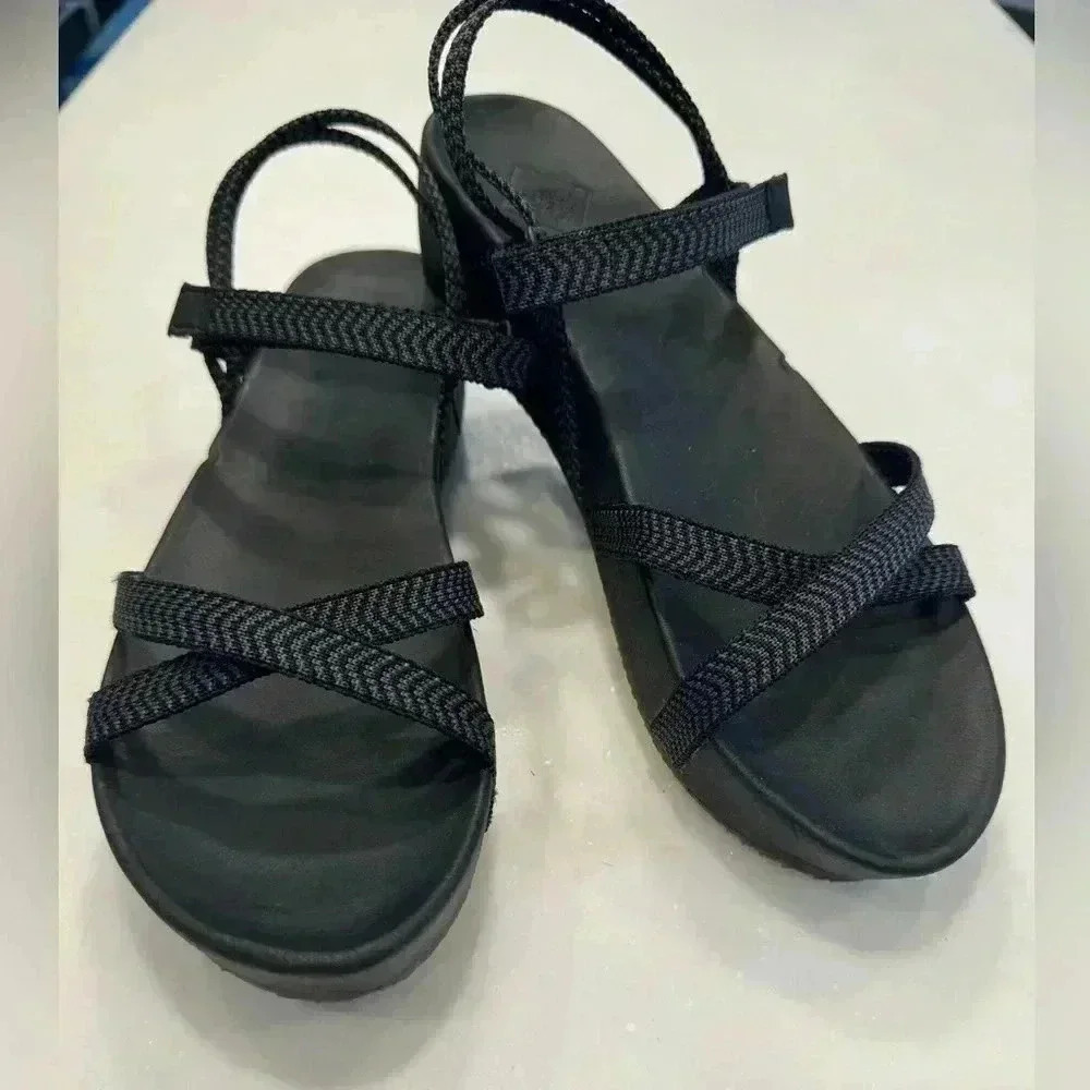 Free waters women’s black platform sandals. ankle strap size EU 40 NEW
